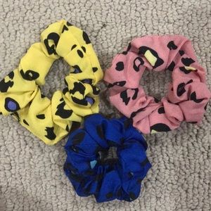 NWOT cheetah print scrunchie set